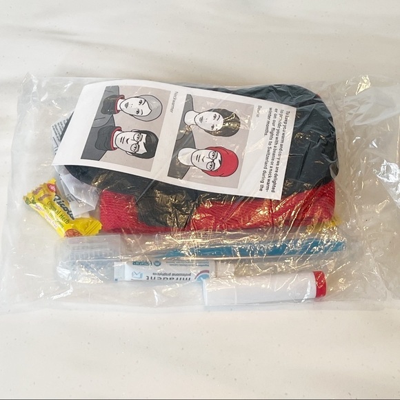 Travel Flight Toiletry Kit - Picture 5 of 6